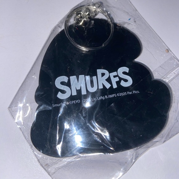 Vanity Smurf Keychain – 2025 Official Smurfs Rubber Key Ring - Picture 2 of 2